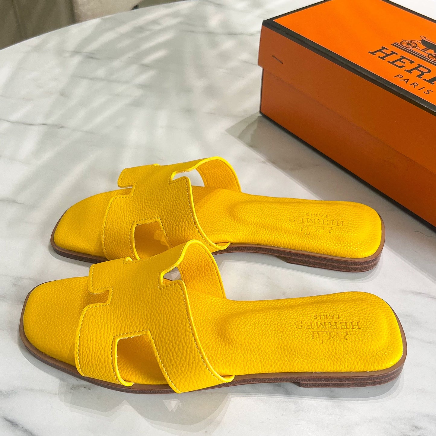 Oran sandal